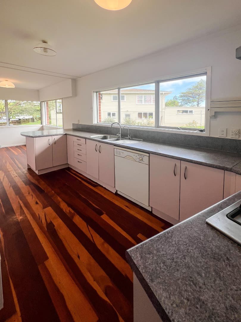 27 Crompton Road, Massey, Auckland thumbnail 36